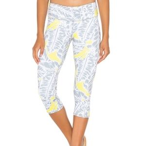 ALO YOGA Airbrush Capri Leggings in Palm Springs